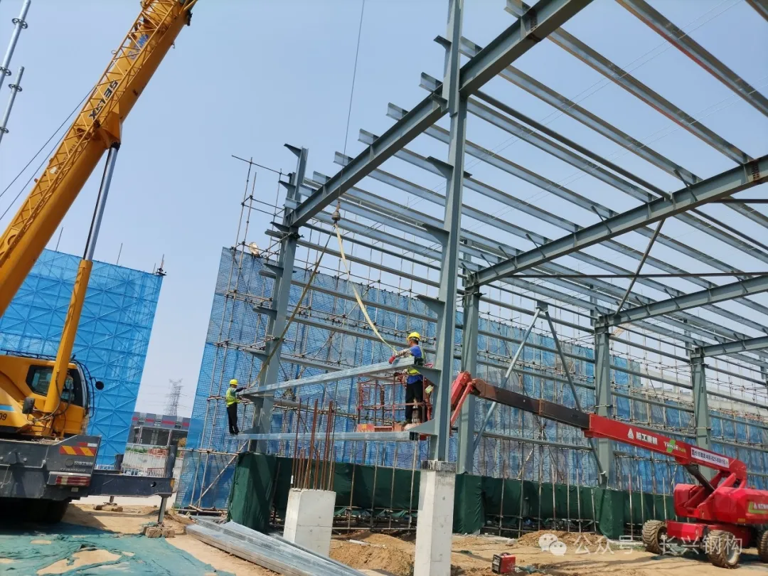長興鋼構(gòu):全面加強(qiáng)施工現(xiàn)場安全檢查,筑牢安全防線 長興鋼構(gòu):全面加強(qiáng)施工現(xiàn)場安全檢查,筑牢安全防線